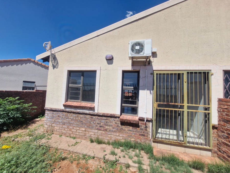 To Let 2 Bedroom Property for Rent in Kathu Northern Cape
